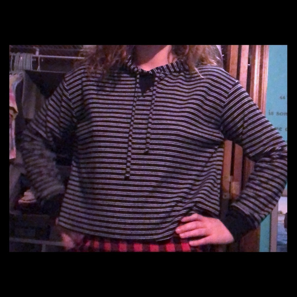 Hollister XS cropped navy&white stripe long sleeve